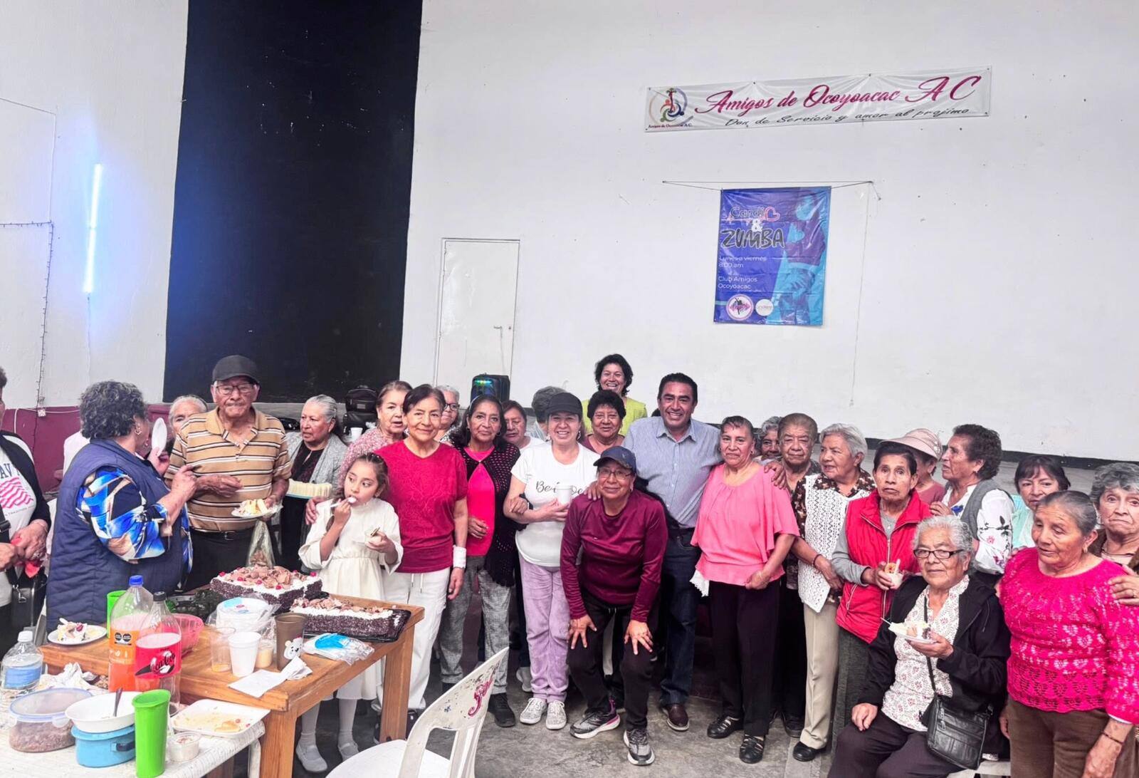 Convivio con adultos mayores por el Día de las Madres