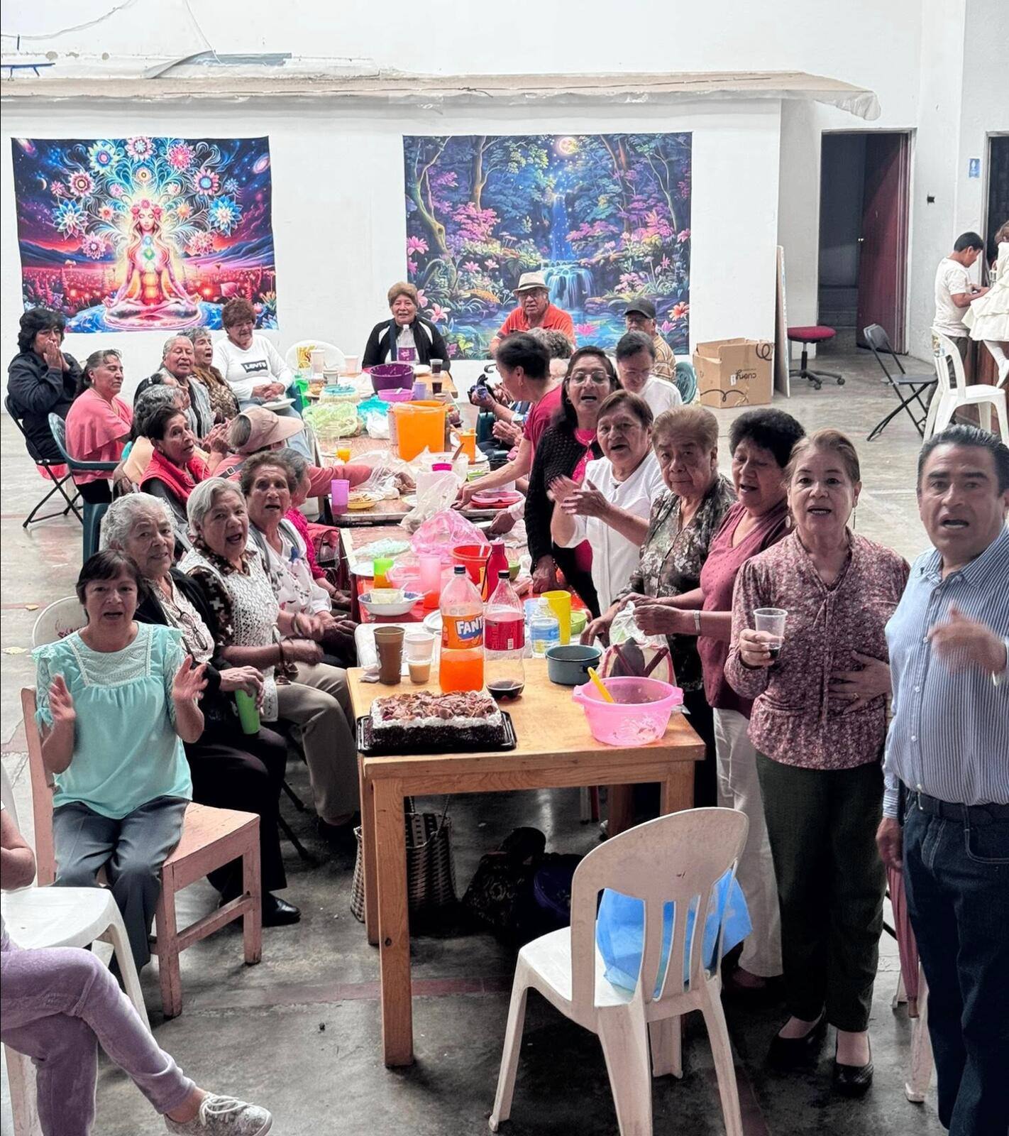 Convivio con adultos mayores por el Día de las Madres 3