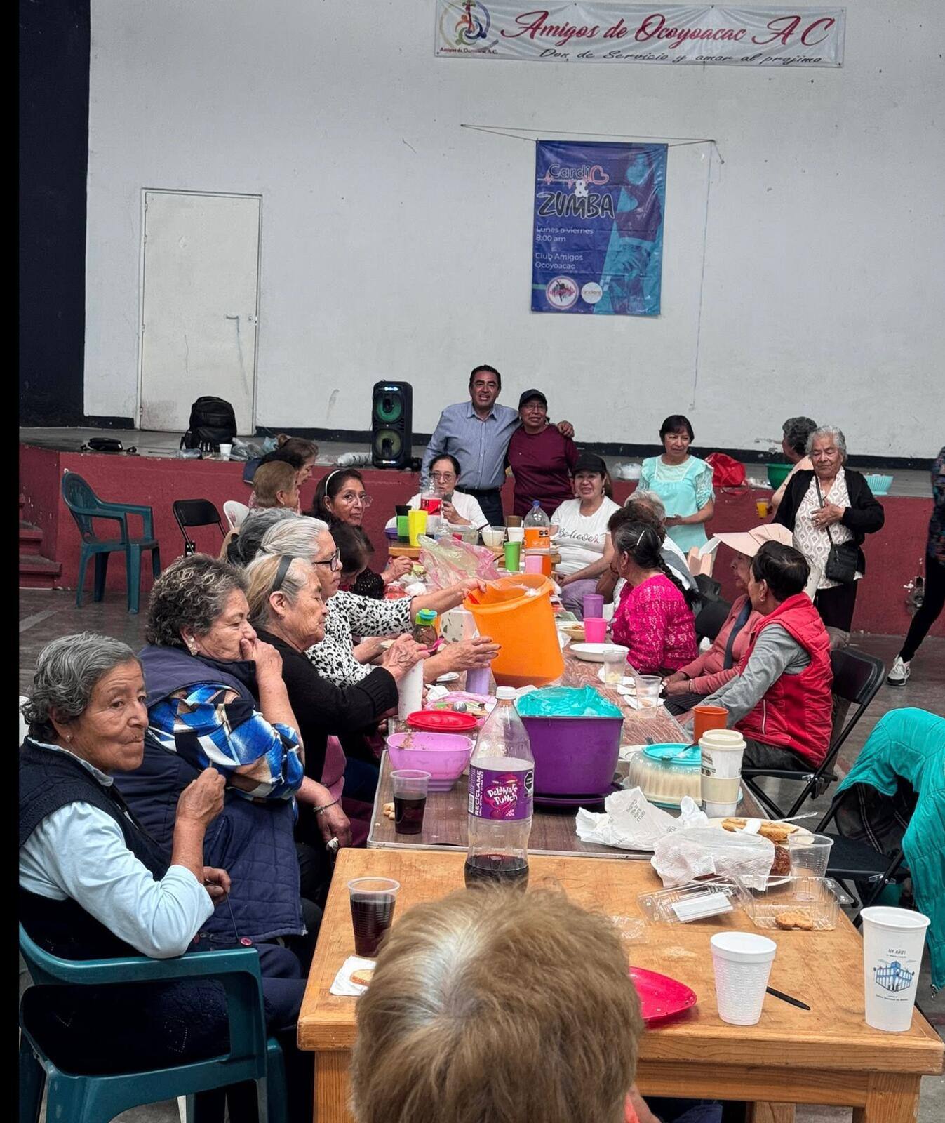 Convivio con adultos mayores por el Día de las Madres 4