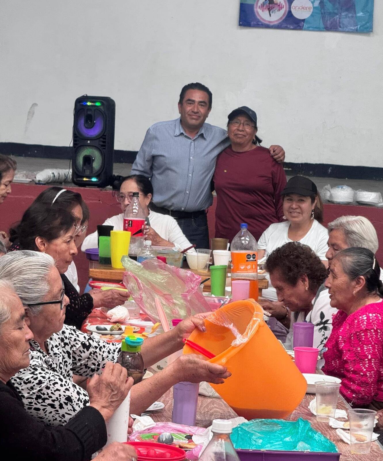 Convivio con adultos mayores por el Día de las Madres 5