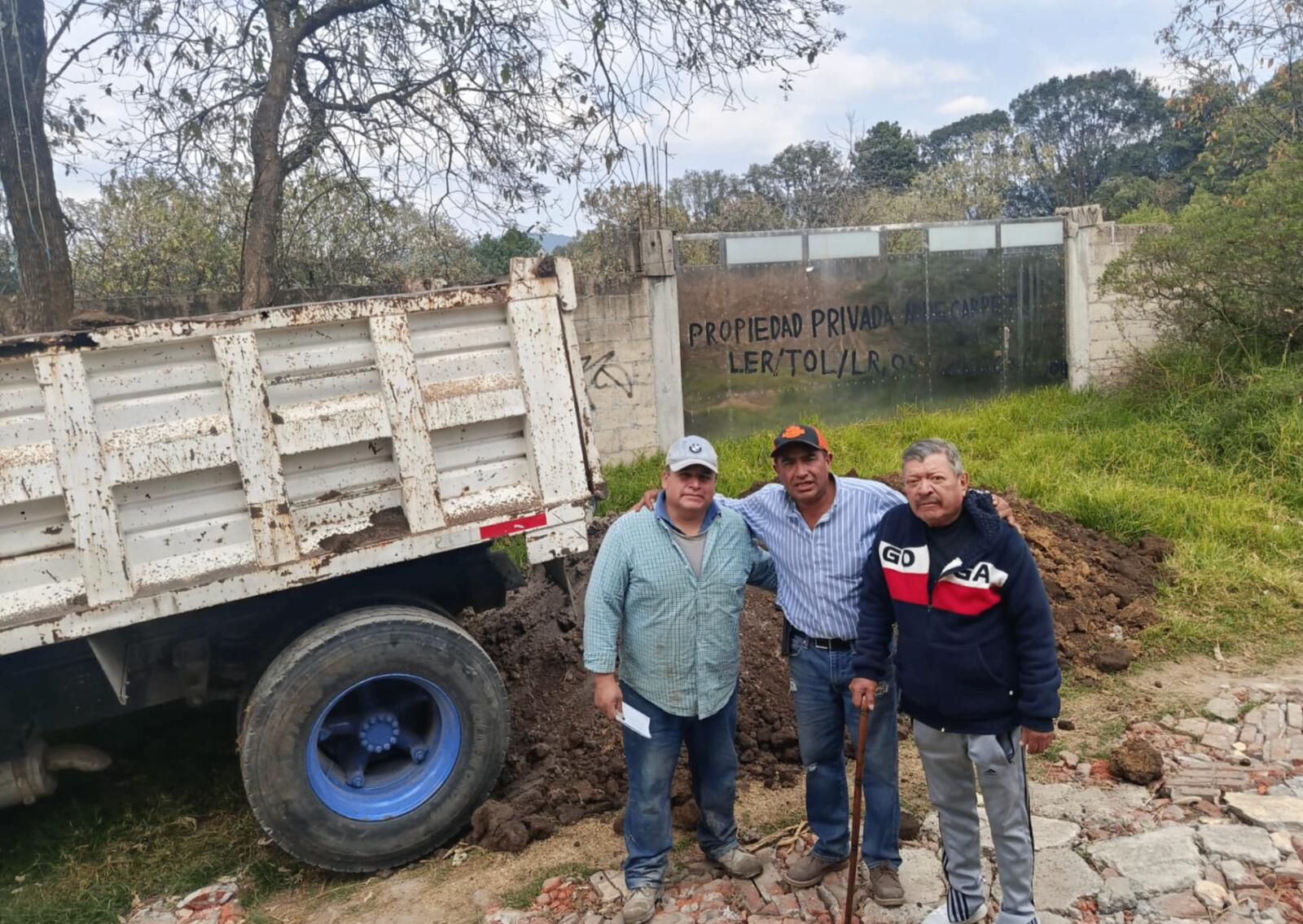 Apoyo con cascajo en Prolongación Av. México
