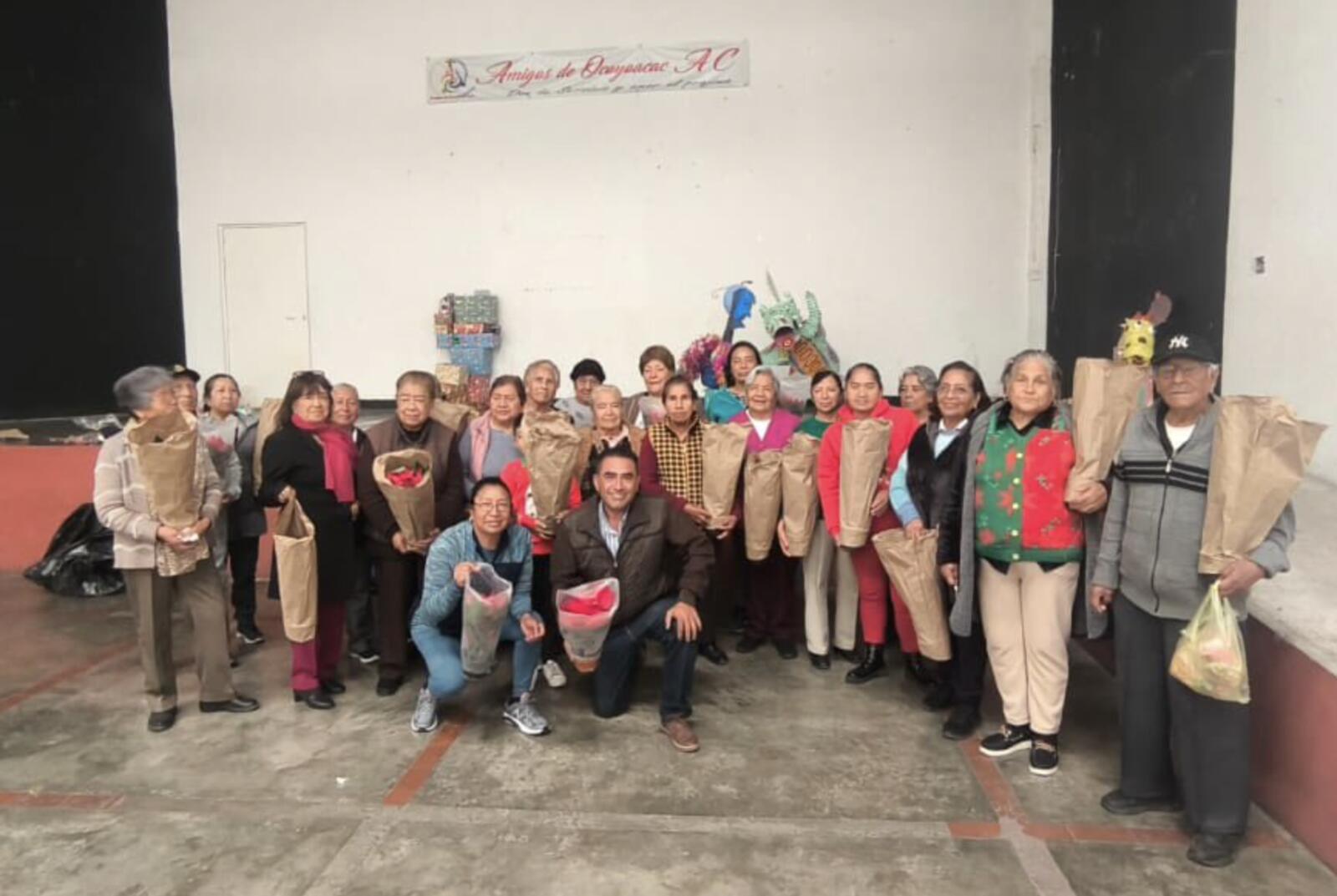Convivio con adultos mayores en la Casa de Cultura