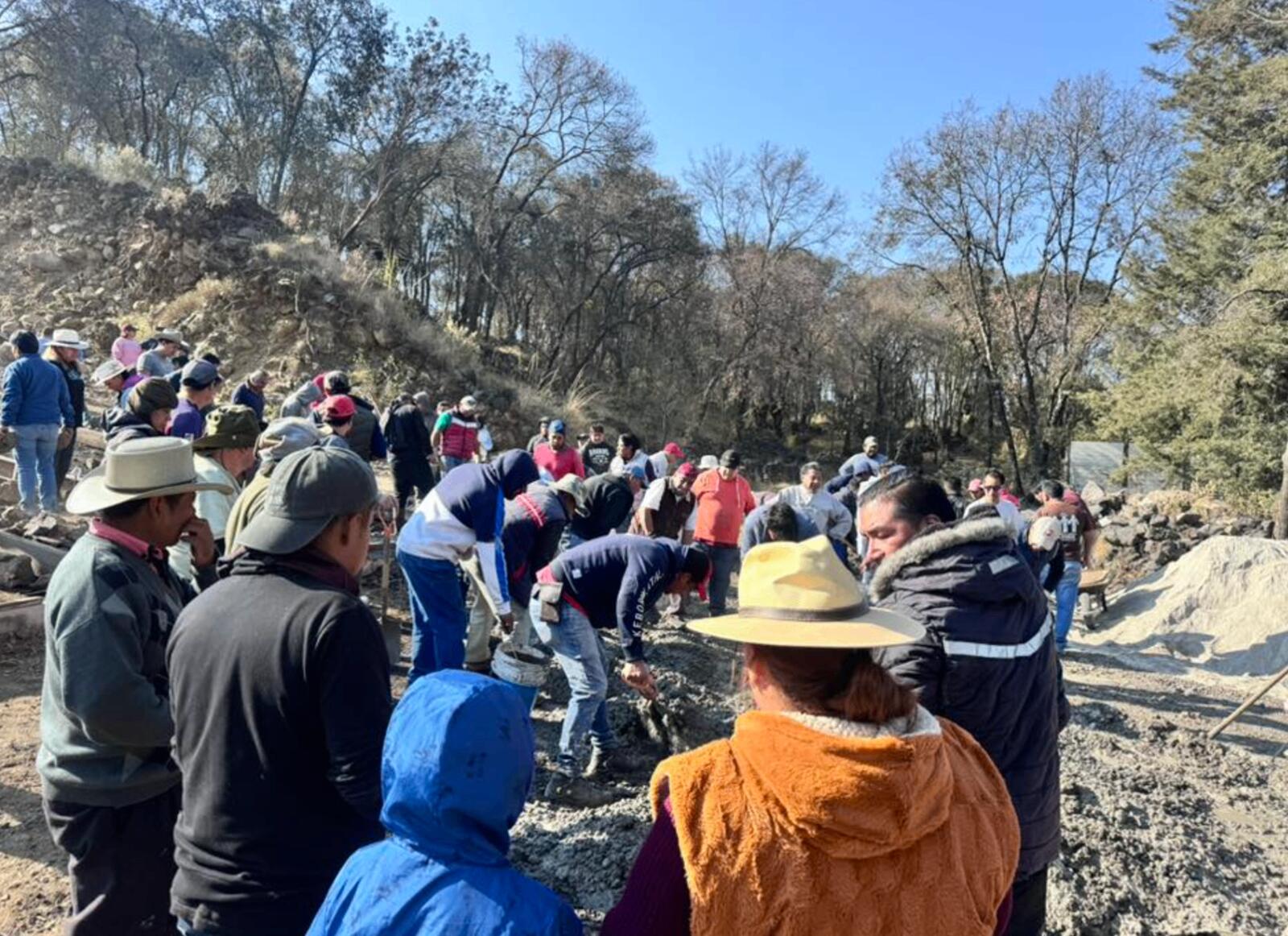 Faena comunitaria en Santiago el Viejo