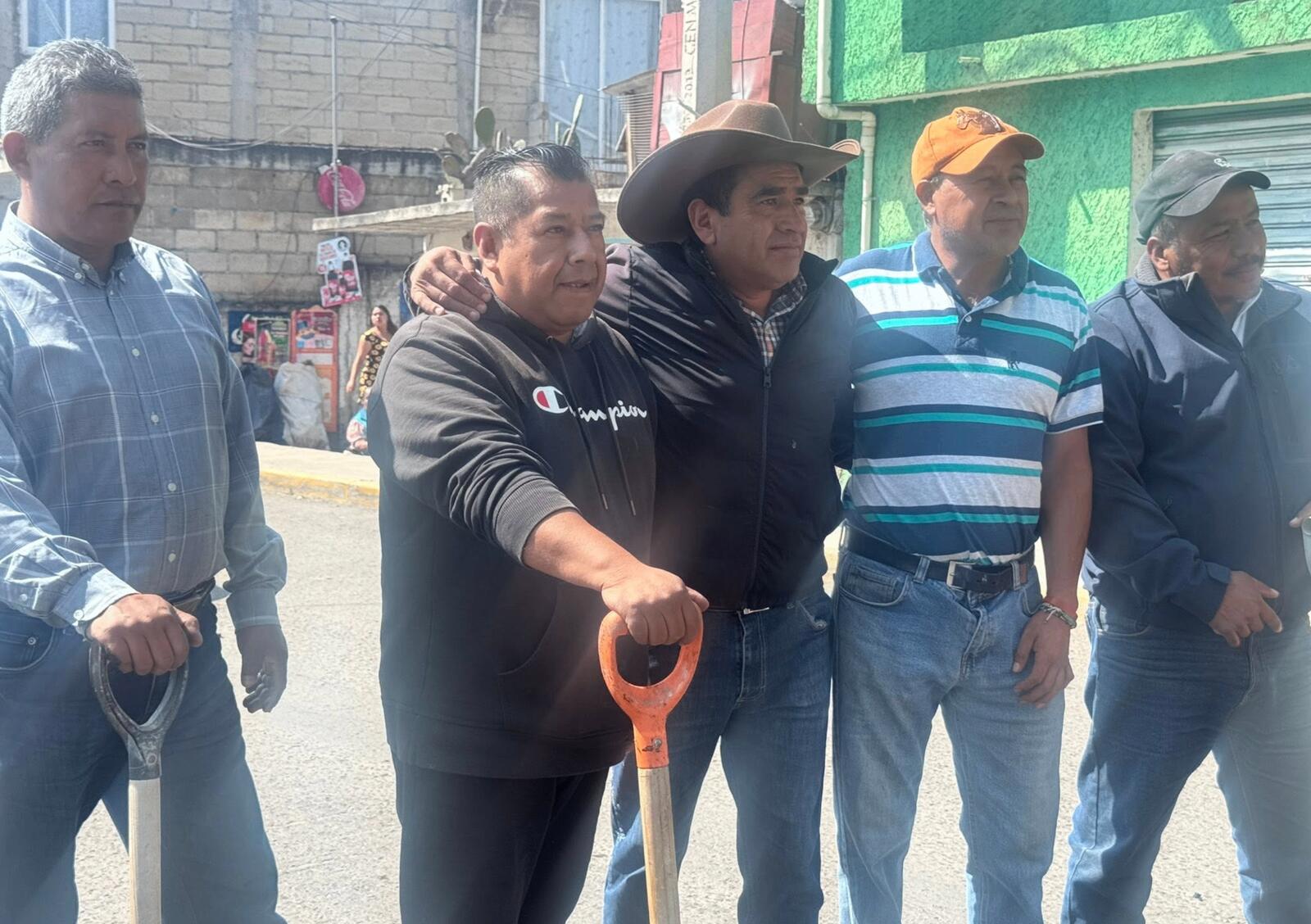 Apoyo con material de fresado para rehabilitación de Av. Lerma y Av. Pinos