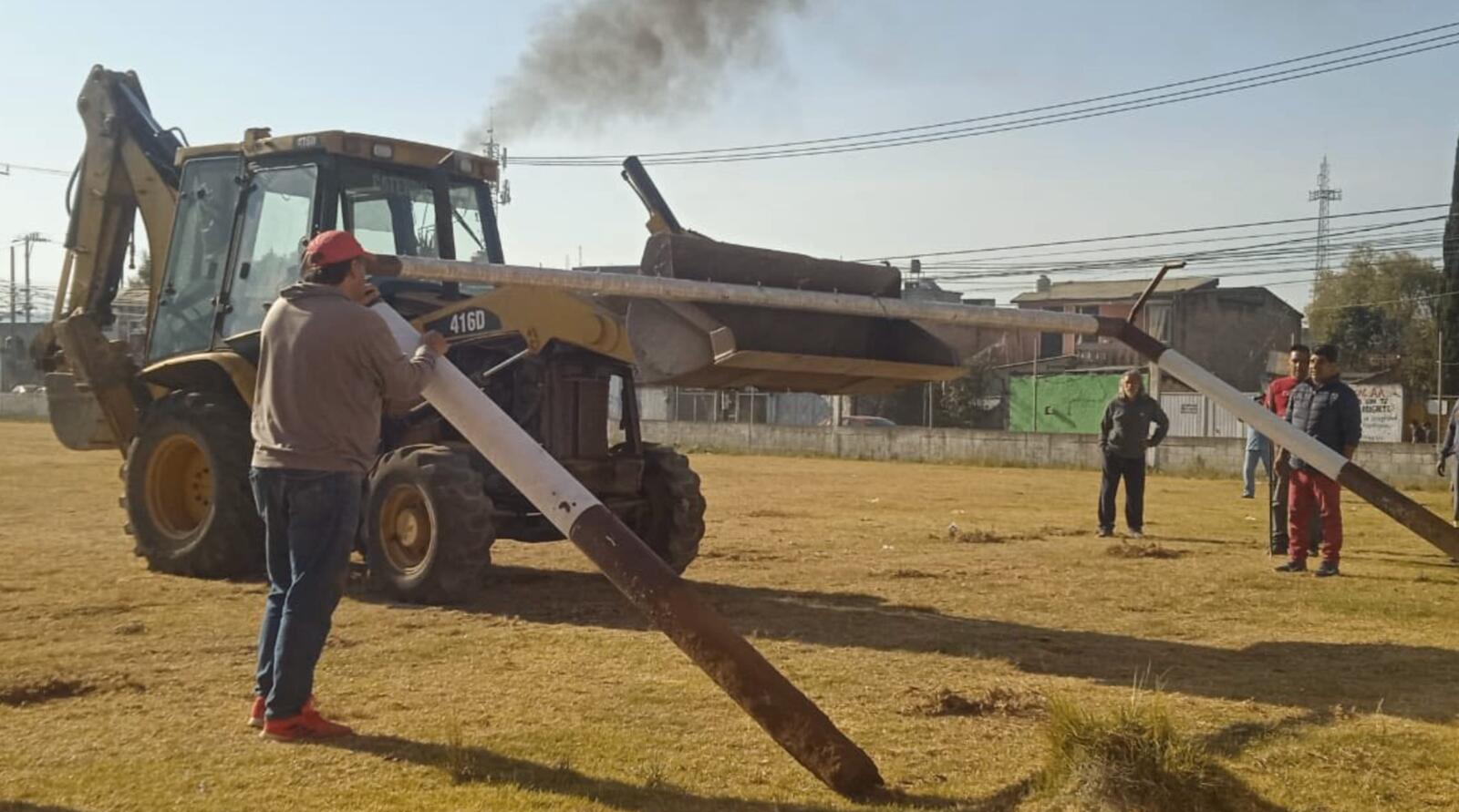 Mantenimiento del Campo Dos con maquinaria