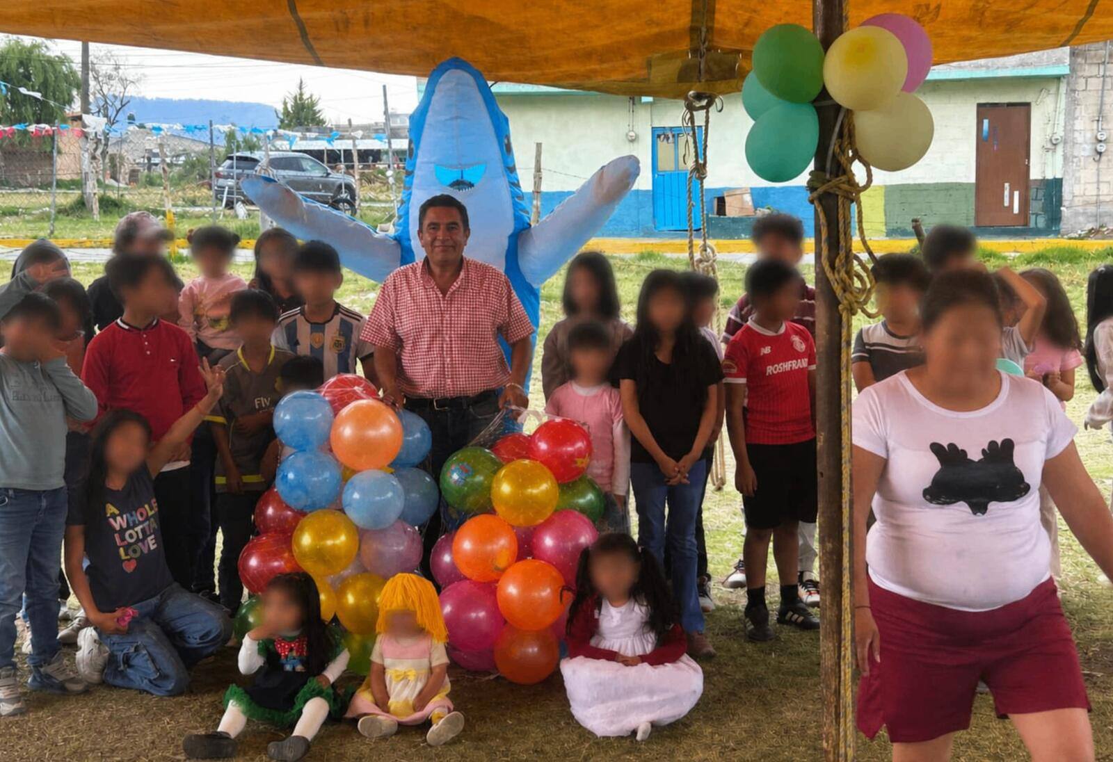 Festejo para niñas y niños de la comunidad