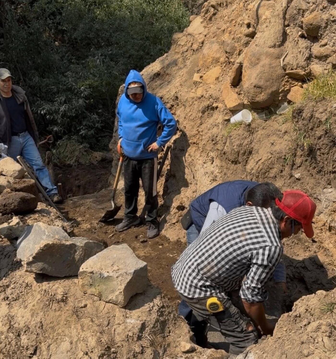 Colocación de la primera piedra del puente de paso 6