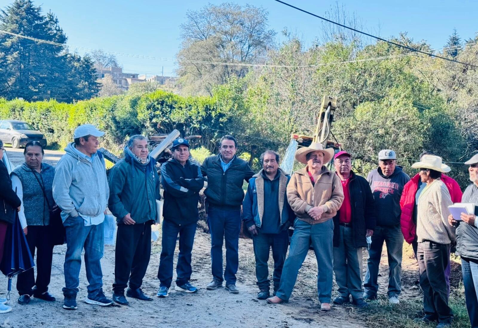 Apertura y rehabilitación de camino en San Jerónimo Acazulco
