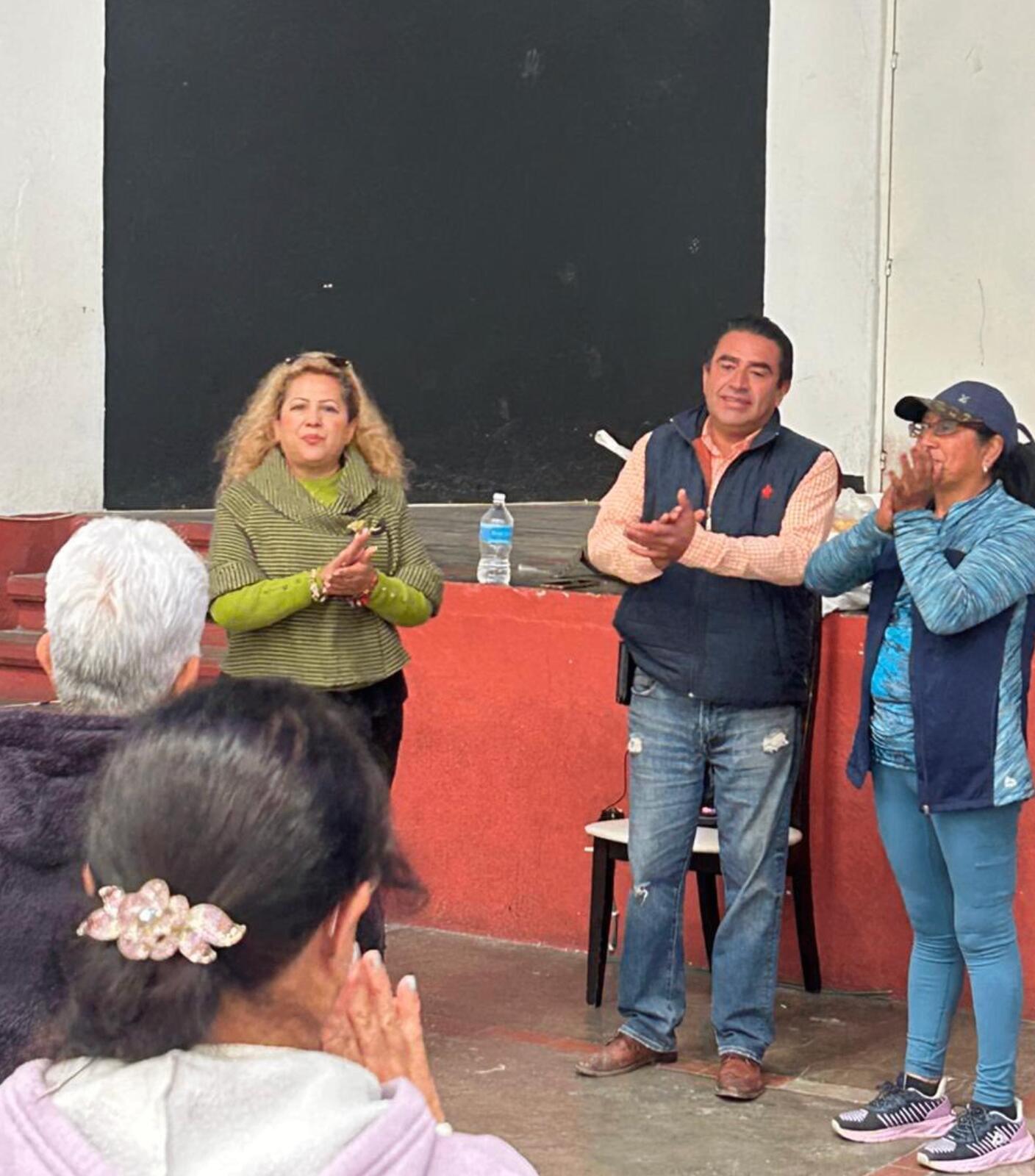 Entrega de sillas para la Casa del Adulto Mayor 4