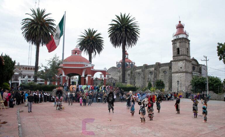 Danzas tradicionales en la plaza